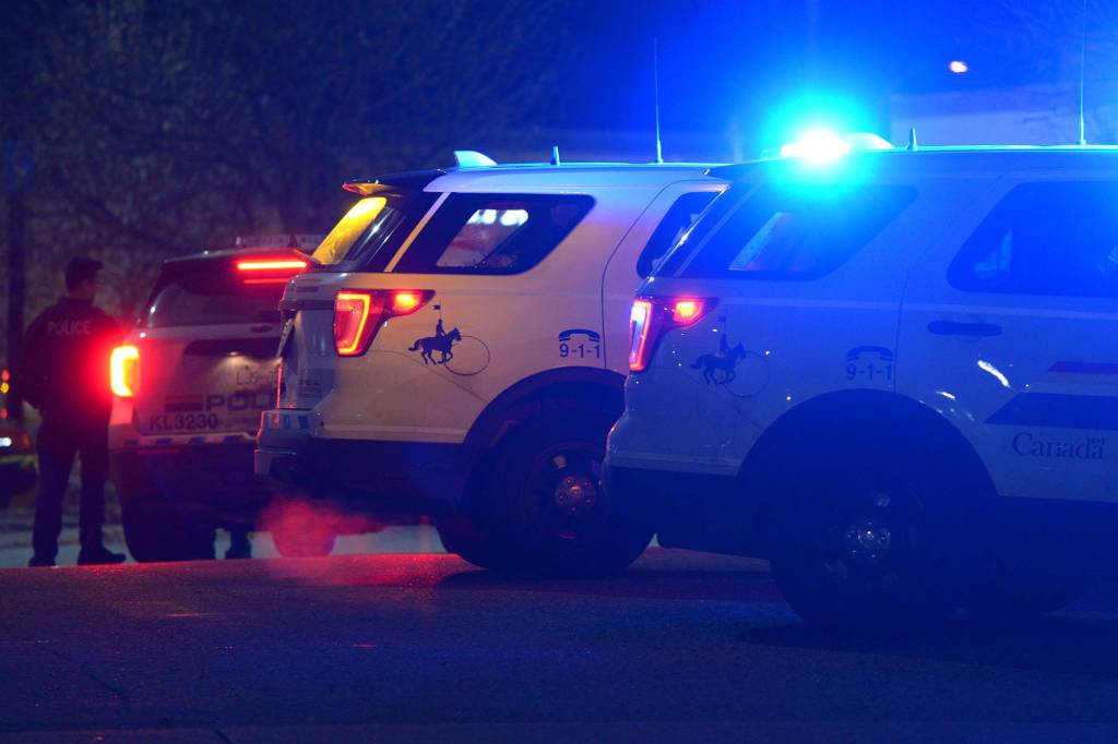 Bystanders restrain alleged Okanagan sexual assault suspect until RCMP arrive